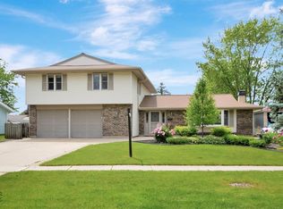 516 S Walnut Ln, Schaumburg, IL 60193