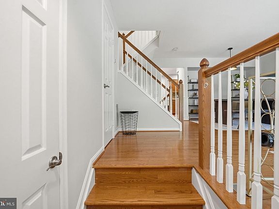 2nd image of 5855 Wye Oak Commons Ct