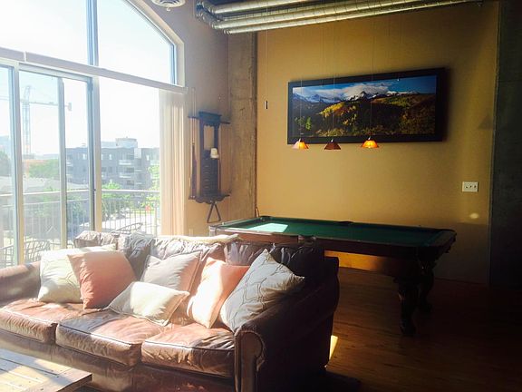 Living room/dining area