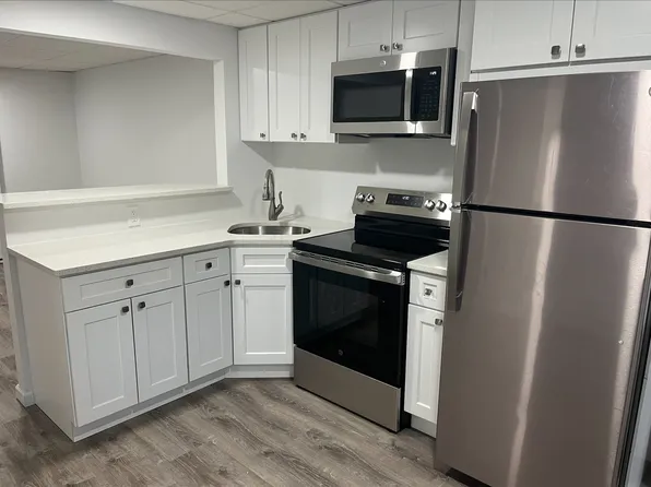 (undisclosed Address), Selden, NY 11784