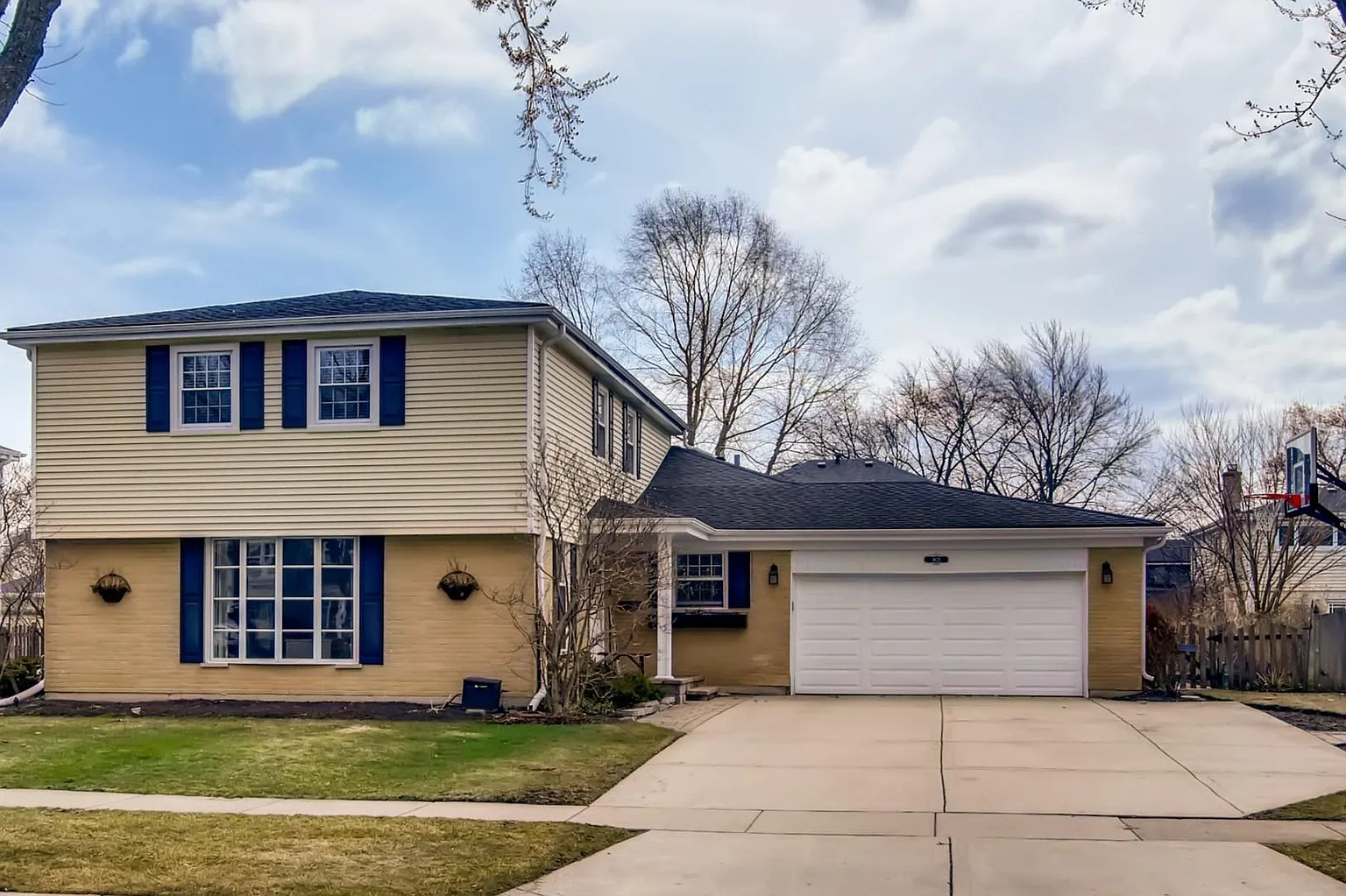 1621 E Dogwood Ln photo 1