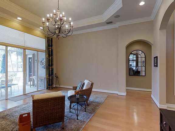 MADRID IV LIVING ROOM TO PATIO