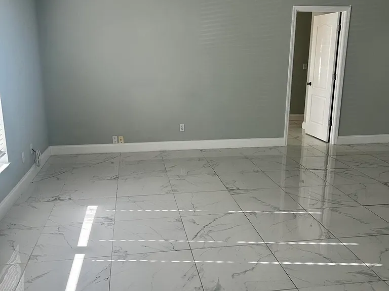 1492 Glencove Ave NW — Photo 3