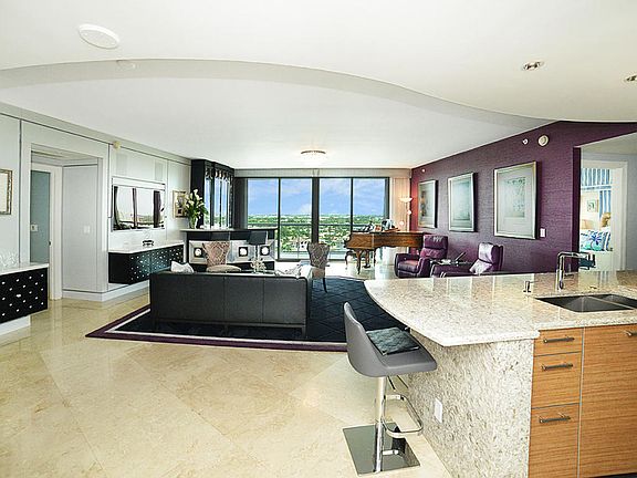 Home For Sale In Plaza At Oceanside