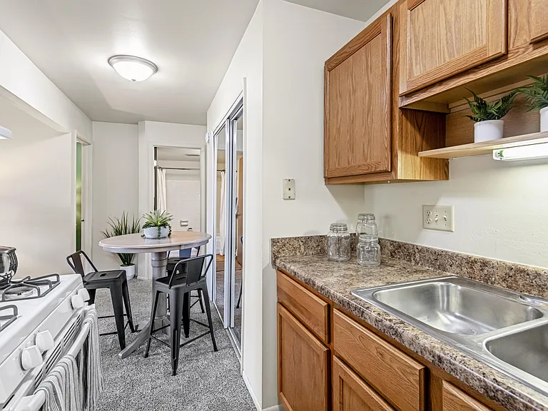 Creekwood Apartments Kitchen