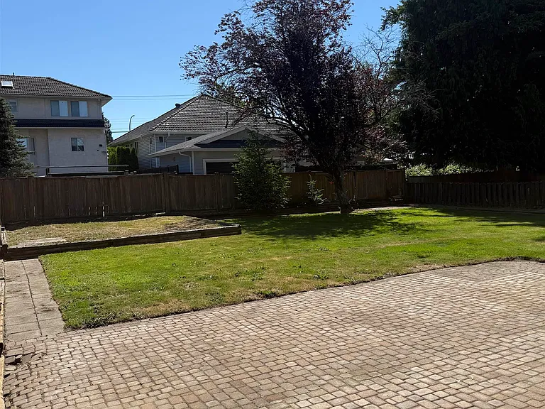 311 Leroy St — Photo 14