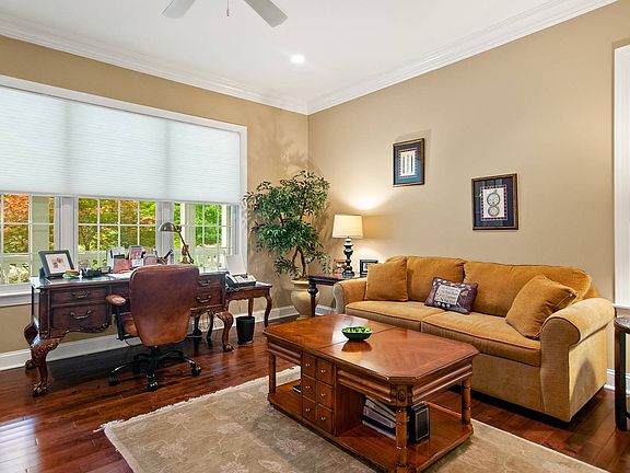 5th image of 105 Millwood Ln