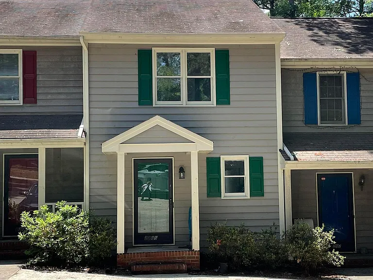 3205 Warwick Dr — Photo 1