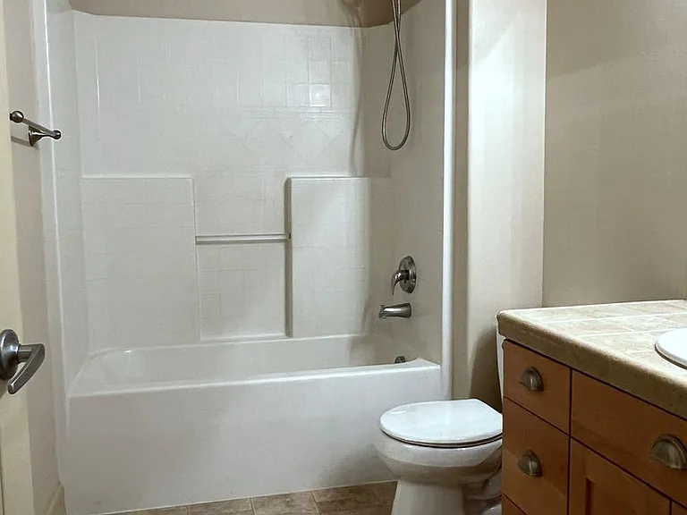 811 E Knoll Ct — Photo 28