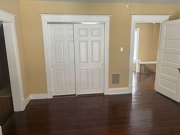 5th image of 708 Walnut St