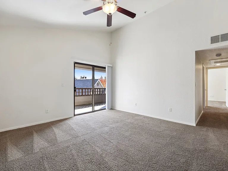 Crossing at Riverlake Apartments — Photo 44