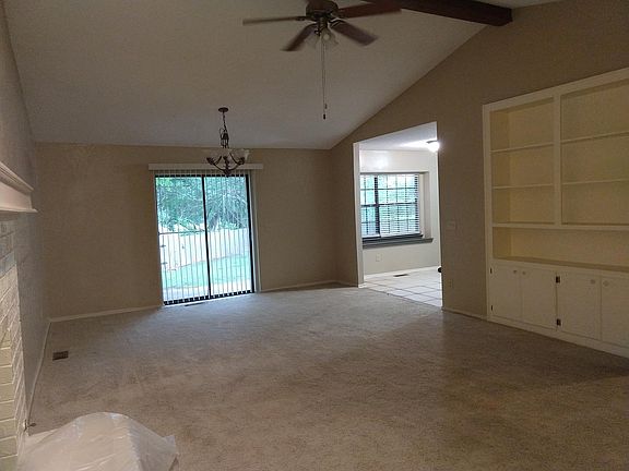 Living room / dinette