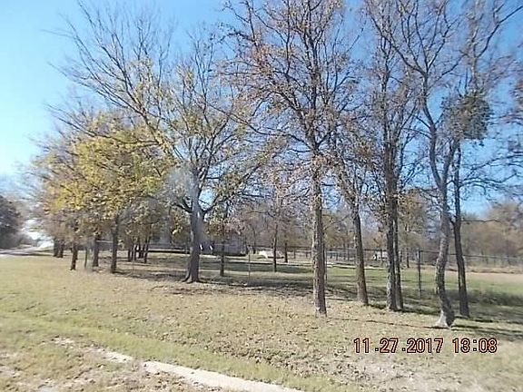 5th image of 327 SE County Road 3048a