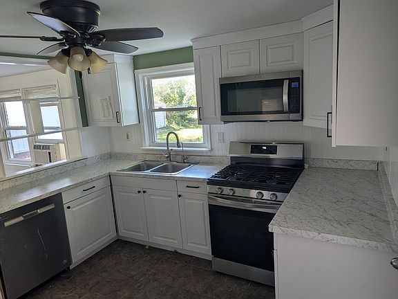3rd image of 405 Edgehill Rd