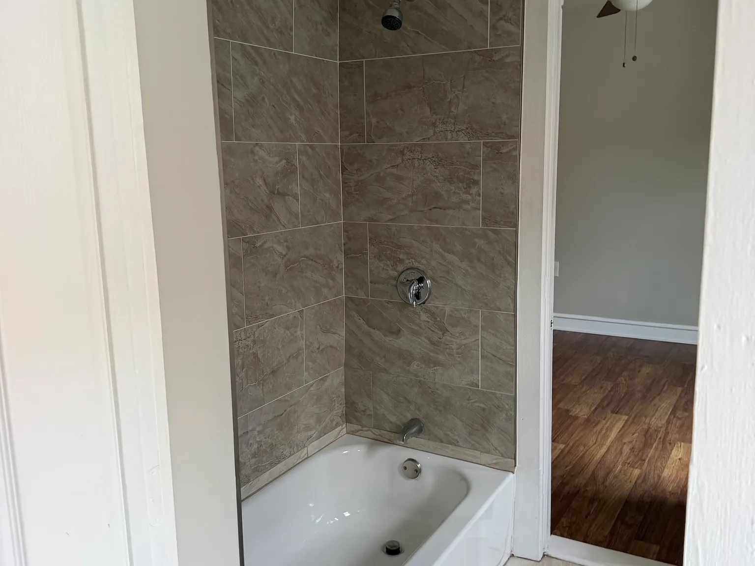 3 bed, 1150 sqft, $2,050 — Photo 3