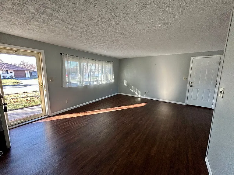 3928 Elmira Dr — Photo 9