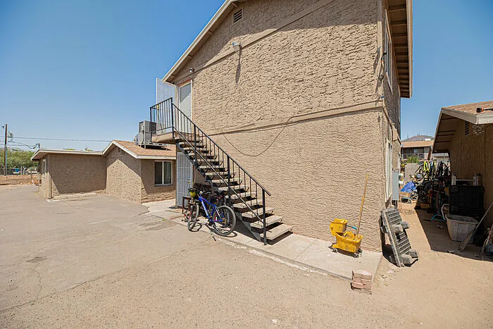 2 bed, 1.0 bath, 672 sqft, $695 — Photo 2
