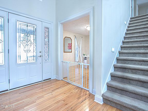 4th image of 105 Kingswood Circle