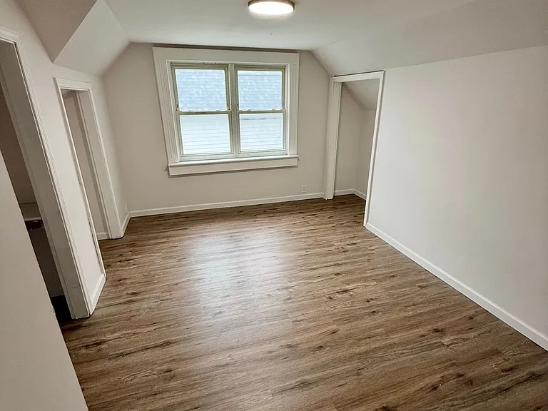 757 Regina Ave — Photo 12