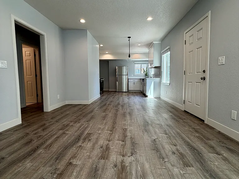 3519 Hoover St — Photo 2
