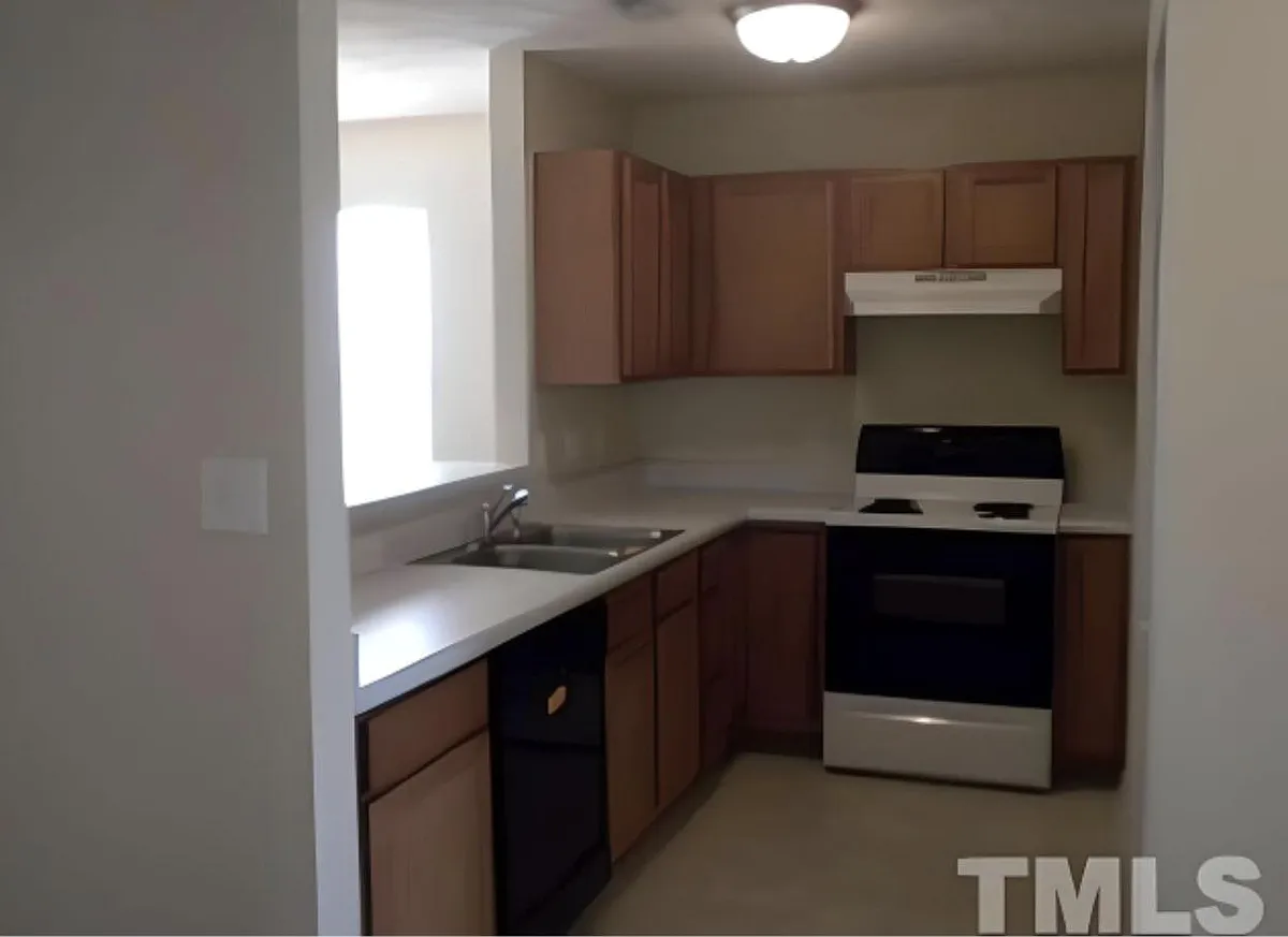 Building Photo - 509 Cove Hollow Dr