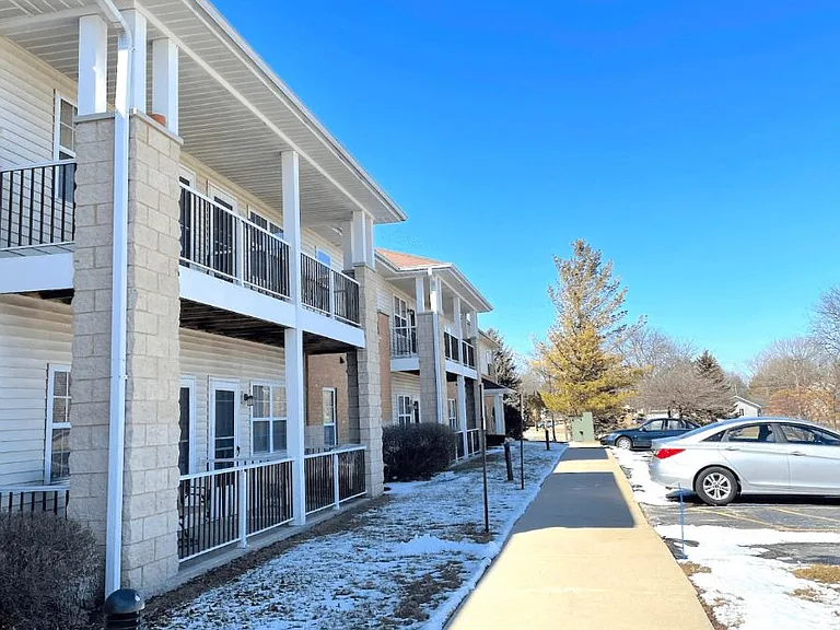 5005 W Bradley Rd — Photo 4