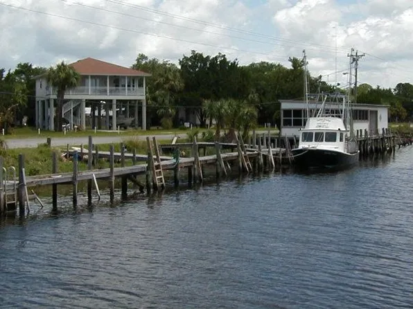 45 9th Ave W, Horseshoe Beach, FL 32648