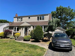 3995 New Rd, Seaford, NY 11783
