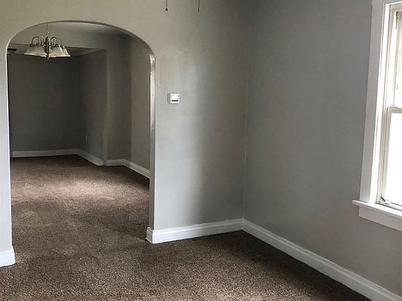 LIVING ROOM / DINING ROOM