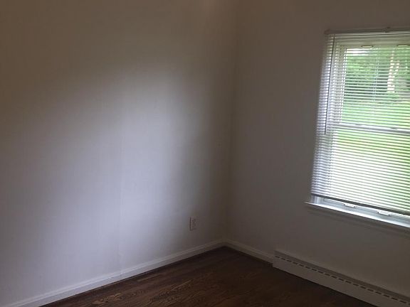3rd image of 25 La Havre Cir