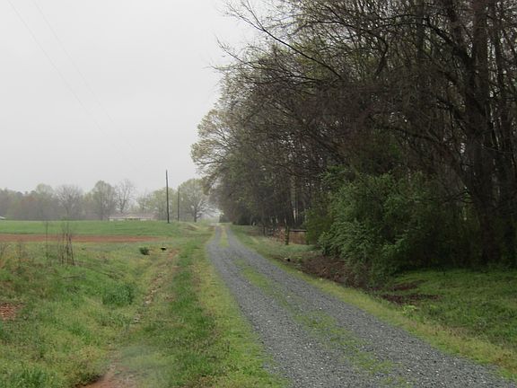 2nd image of 5171 Starmount Rd