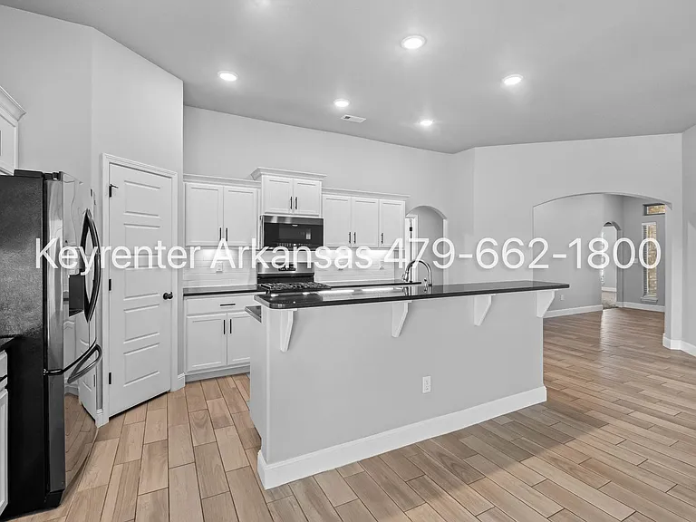 761 Melrose Pl — Photo 10