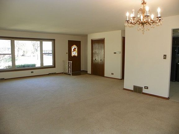 4th image of 8583 Spruce Dr