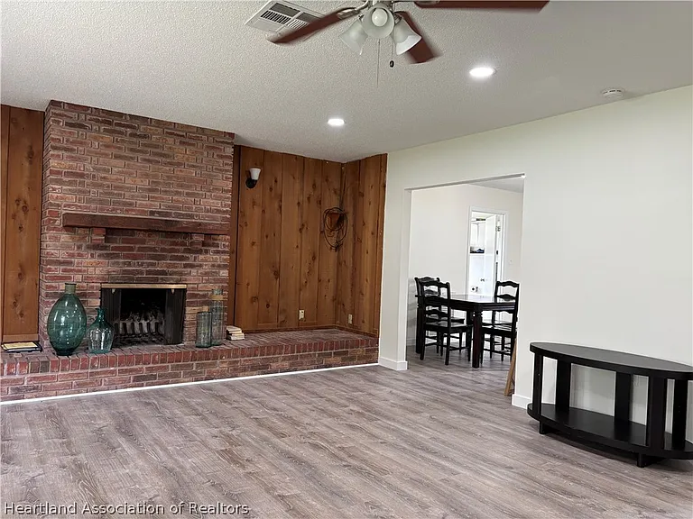 1008 Lagrande Blvd — Photo 7