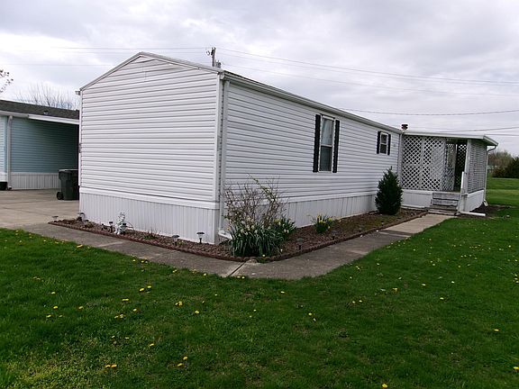 Exterior Image-18-Fleetwood 408 Redbud Estates