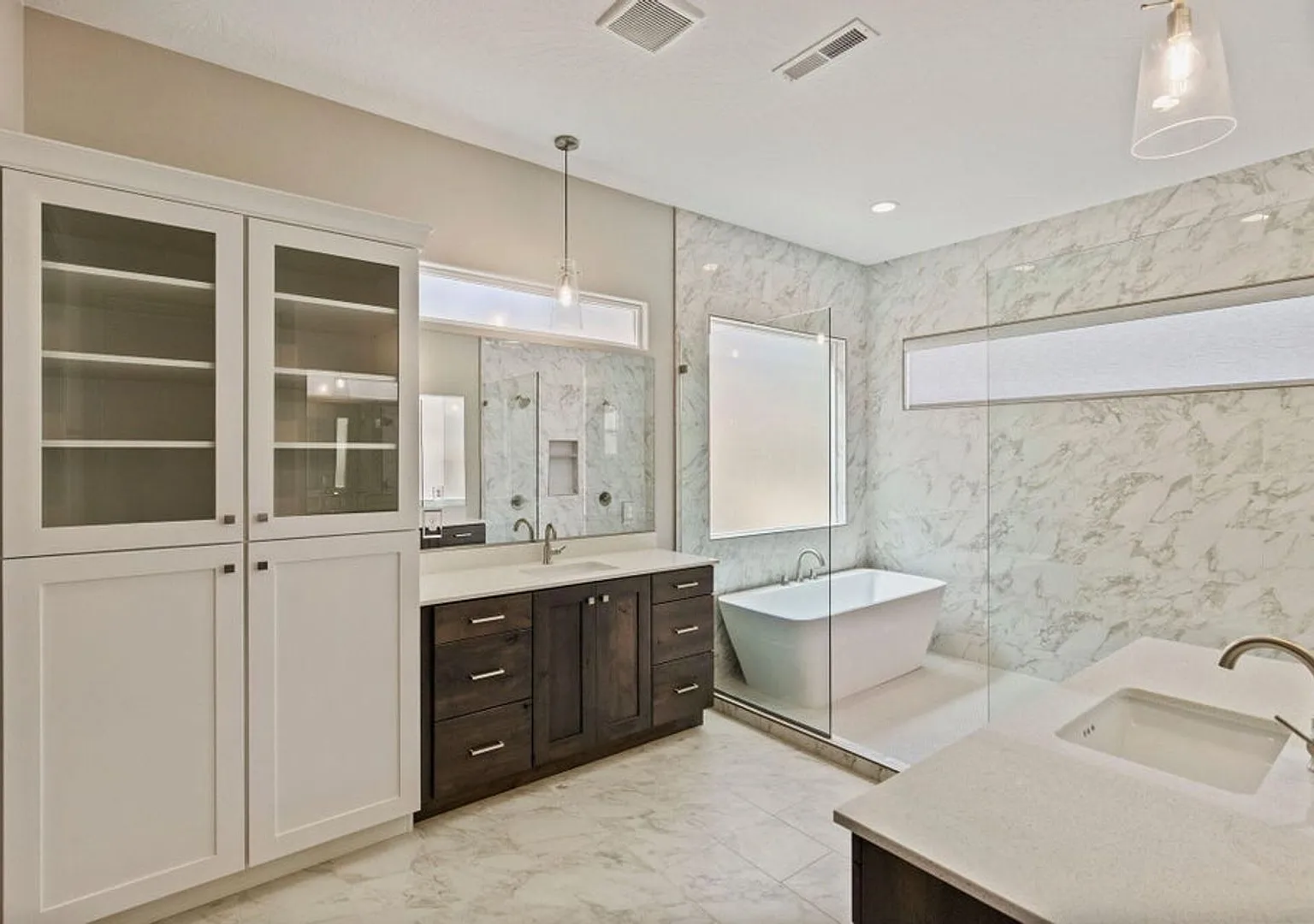 Your Modern Desert Escape Awaits! — Photo 3