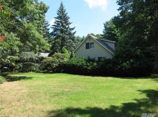123 Mannetto Hill Rd, Huntington, NY 11743