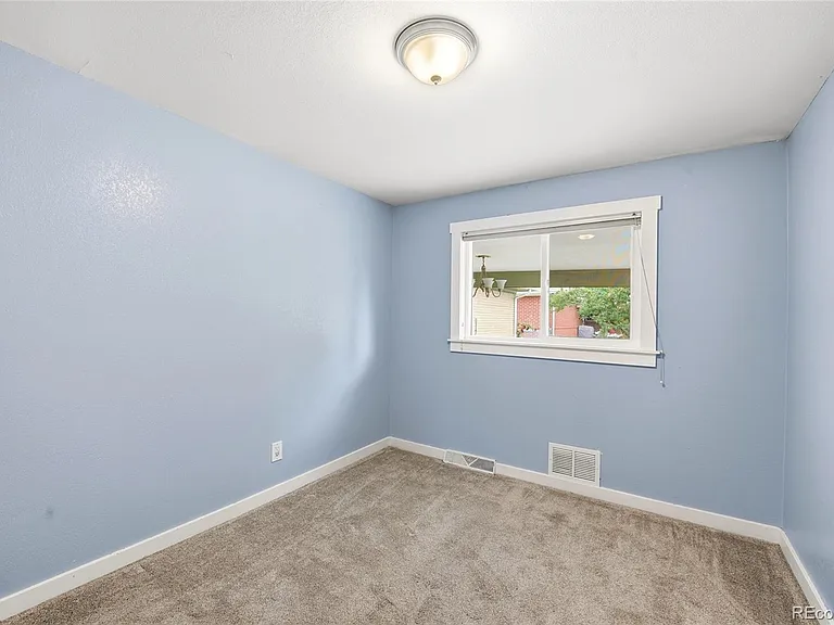 1275 W 4th Ave — Photo 18