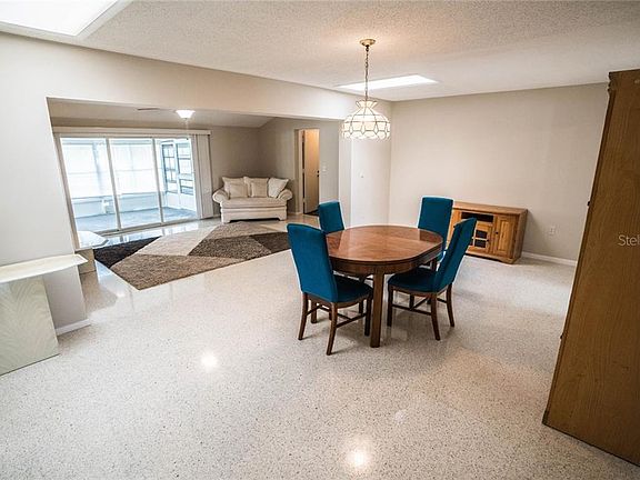 3rd image of 718 Sahara Dr