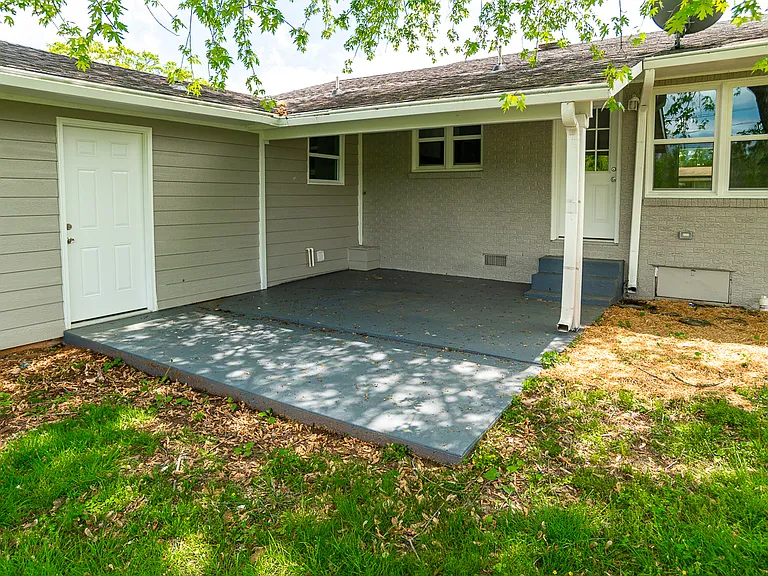 1304 Aston St — Photo 19