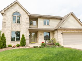 671 Sojourn Rd, New Lenox, IL 60451