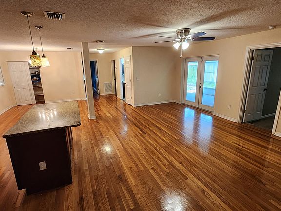 3rd image of 4503 S Cameron Ave