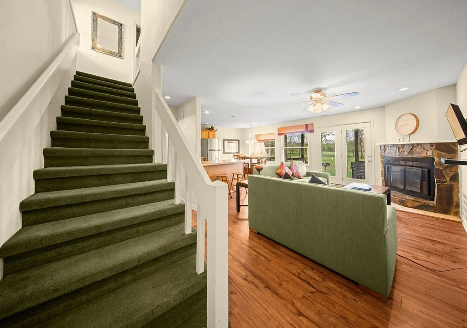 2 bed, 1000 sqft, $1,600 — Photo 1