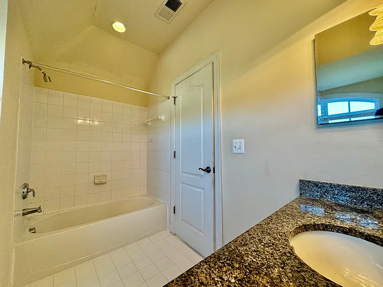 1385 Blairstone Dr — Photo 6
