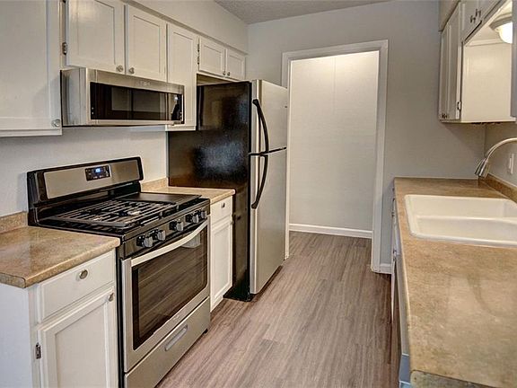 2nd image of 410 Vista West Ct #A