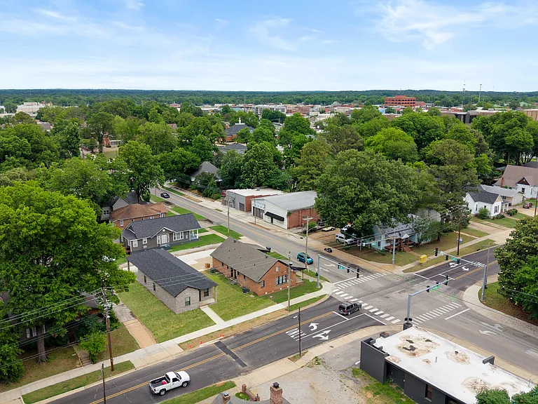 606 W Matthews Ave — Photo 13