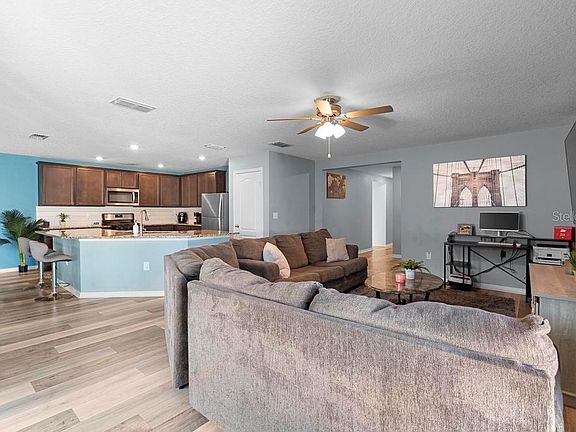 3rd image of 440 KENSINGTON VIEW DRIVE