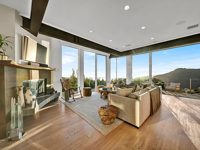 2915 Tuna Canyon Rd — Photo 2