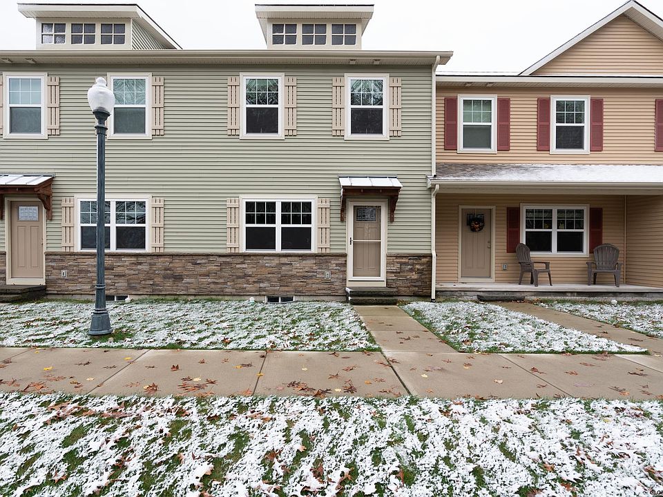 1st image of 6 Linden Ln