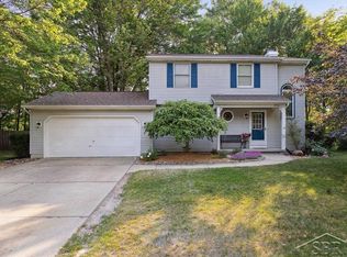 5712 Bloomfield Dr, Midland, MI 48642